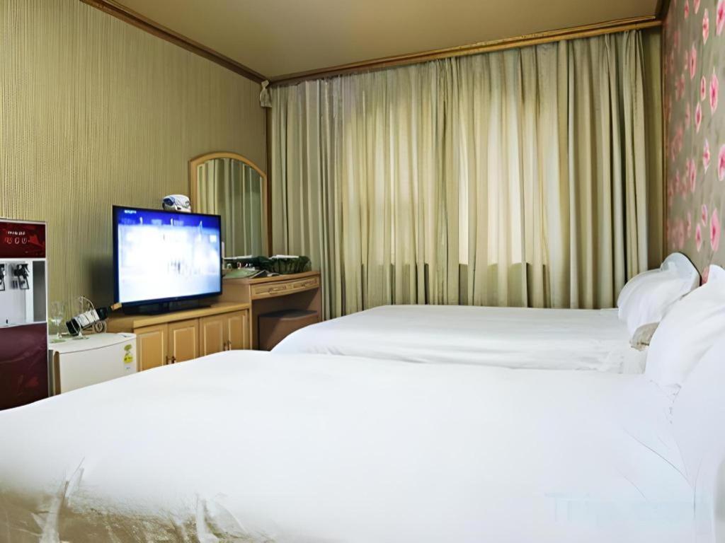 Emerald Hotel Jeju Exterior foto