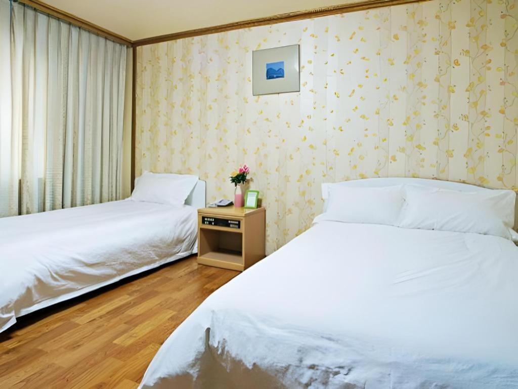 Emerald Hotel Jeju Exterior foto