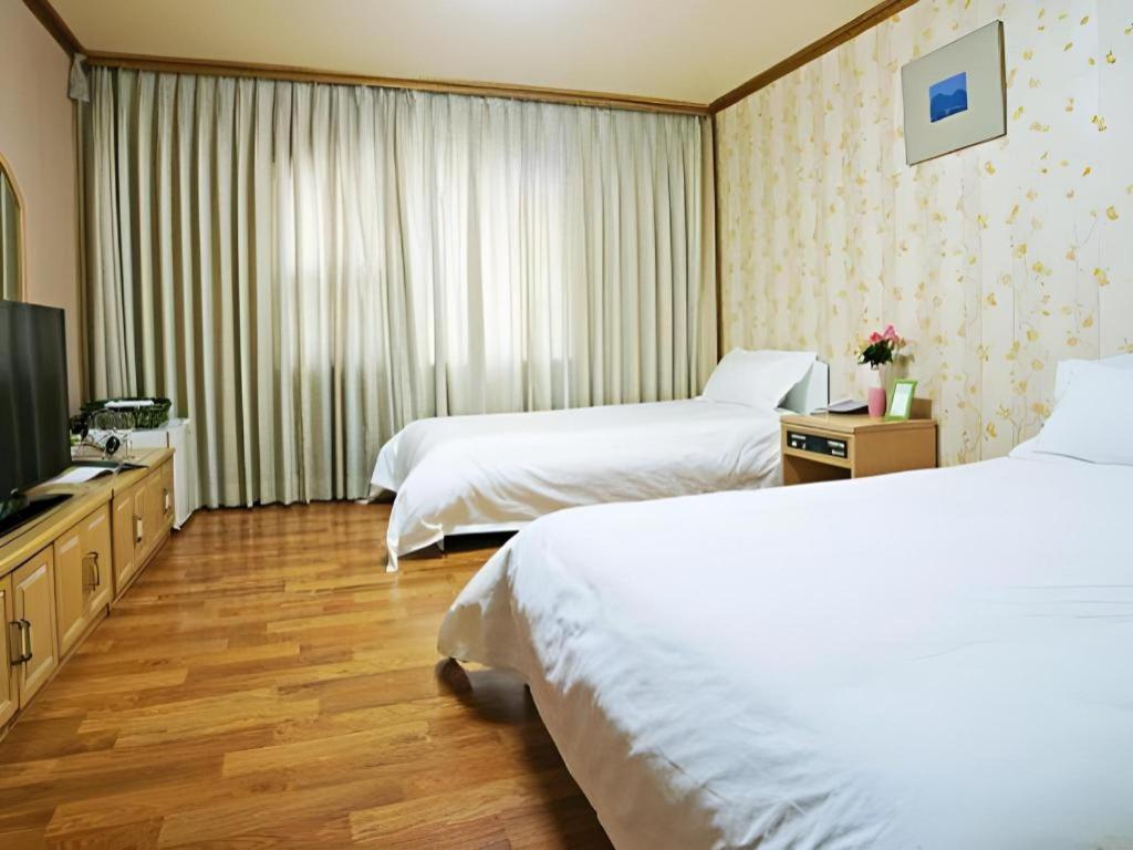 Emerald Hotel Jeju Exterior foto